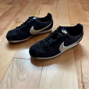 Size 8 Women’s Nike Cortez